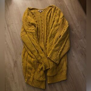 Chunky knit yellow cardigan